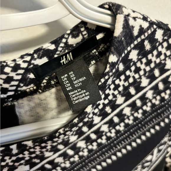 H&M Geometric bodycon crew neck dress - Picture 4 of 6